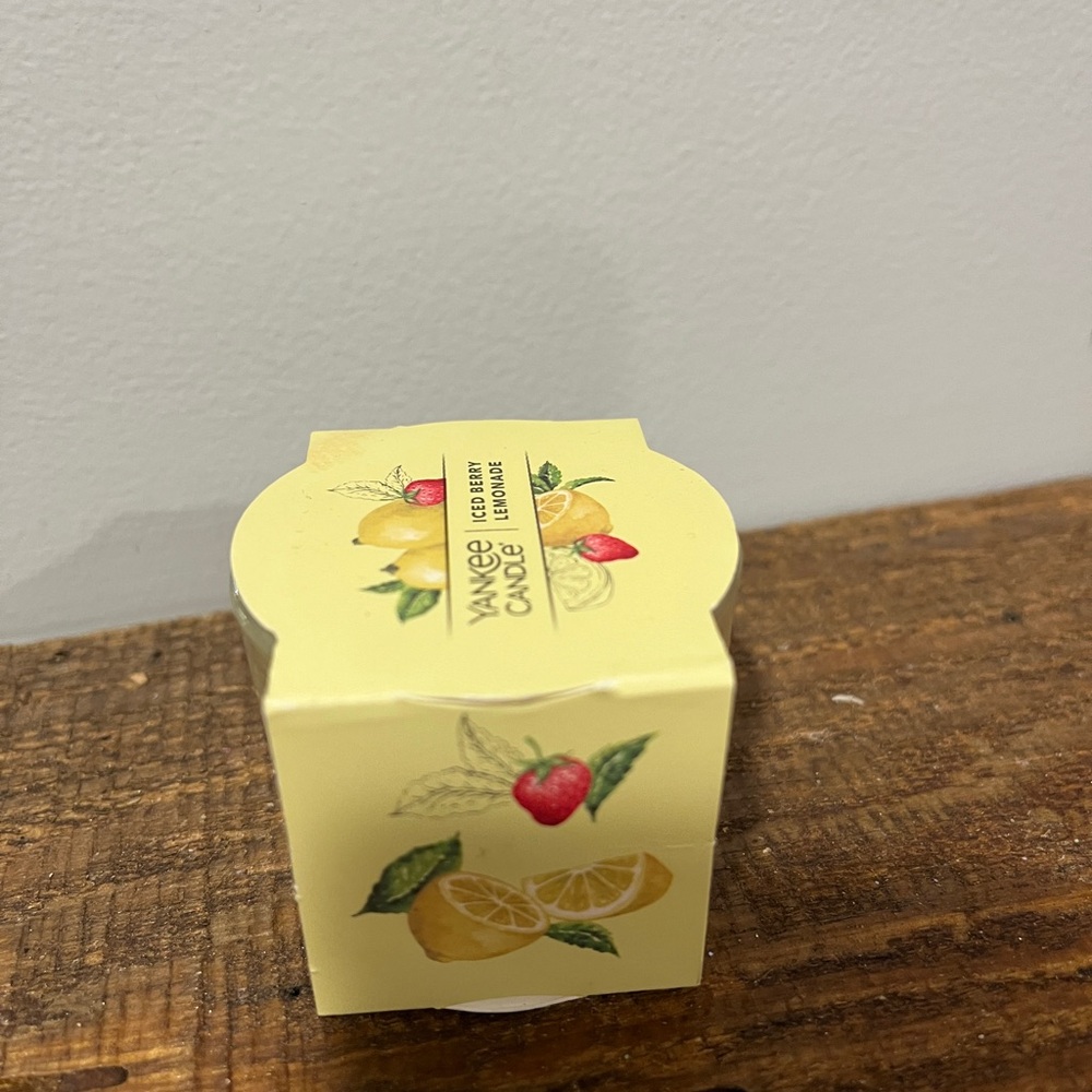 🍋New! Yankee Candle!🍋 - Picture 3 of 6